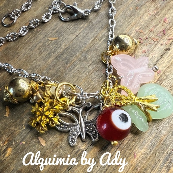 Jade charms adorned bracelet - Picture 1 of 2